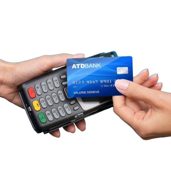 person-paying-with-its-credit-card cropped platobný terminál