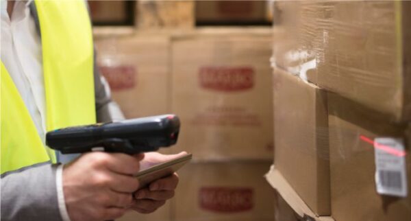 skladnik scanuje PlusSystem Pohoda